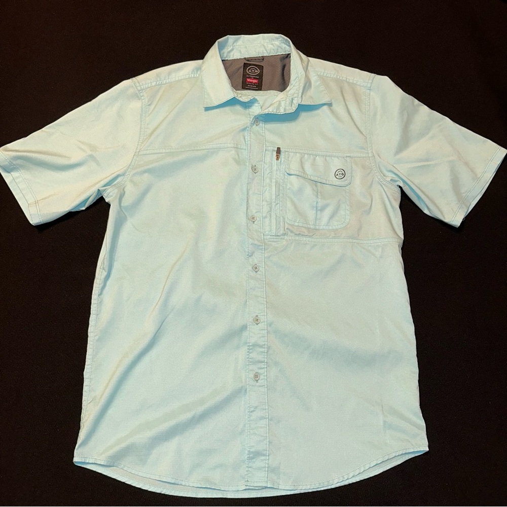 Wrangler‎ X ATG Men's Medium Casual Blue Button Down Shirt outdoors